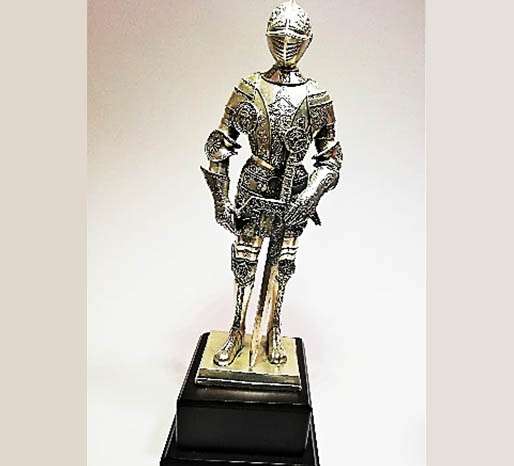 Estatuilla caballero de armadura
