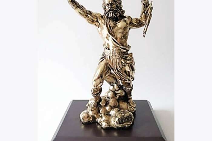 Estatuilla Zeus